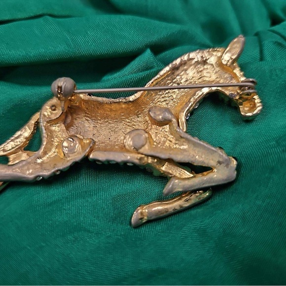 Elegant Zebra Brooch with Gold and Black Accents - Picture 4 of 5